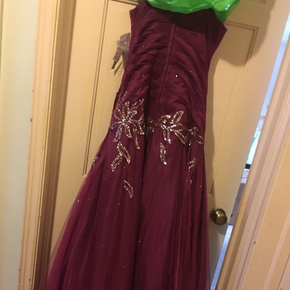 Dress - Picture 2 of 5